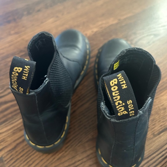 Doc Marten Air Wair Chelsea Boots - Picture 7 of 7